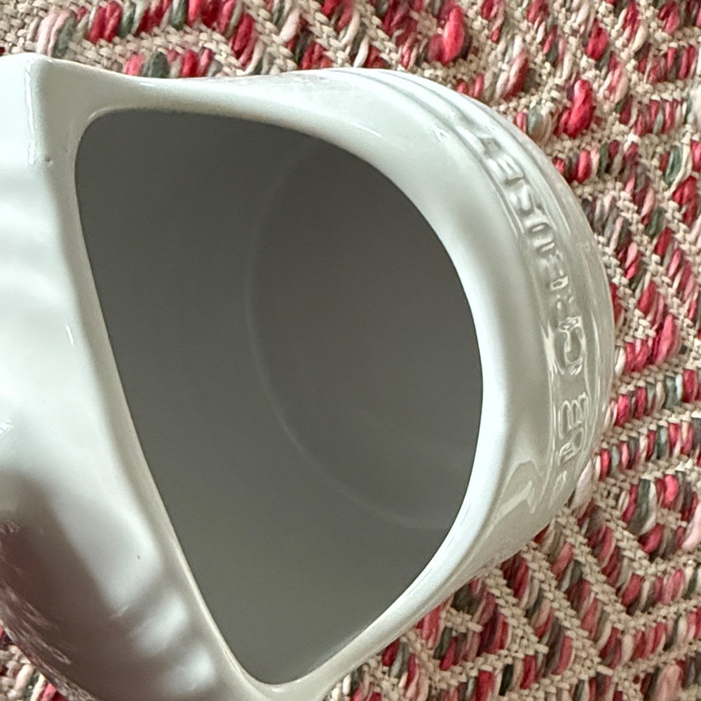 Le Creuset Classic White Salt Keeper Stoneware Crock - Picture 5 of 7